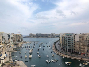Sea view apartment overlooking Spinola Bay